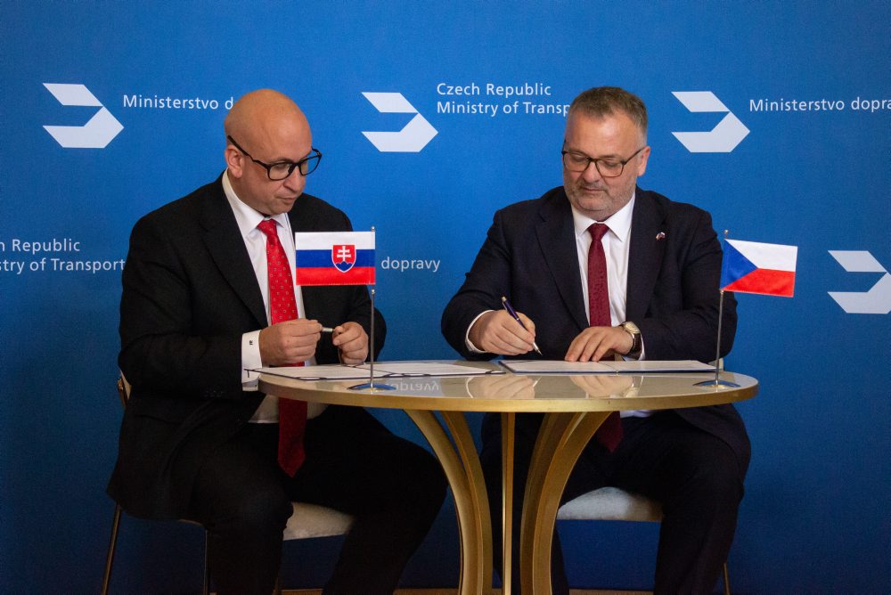 Ministri dopravy SR a ČR chcú cestu z Prahy do Bratislavy vlakom pod dve hodiny