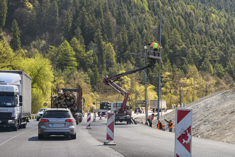 Výstavba úseku diaľnice D1 Hubová - Ivachnová 