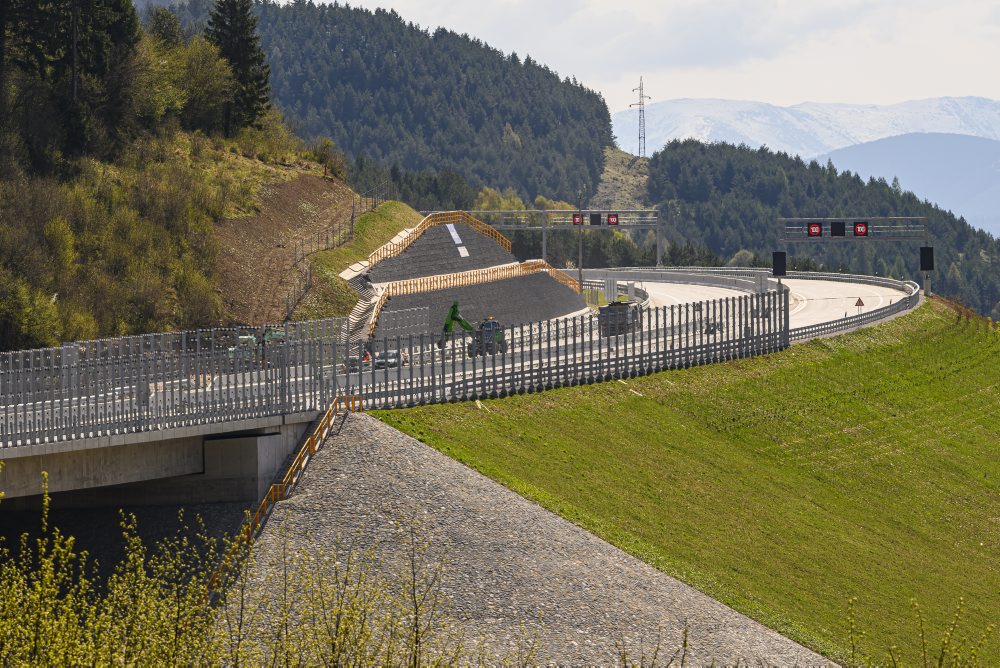 Výstavba úseku diaľnice D1 Hubová - Ivachnová 