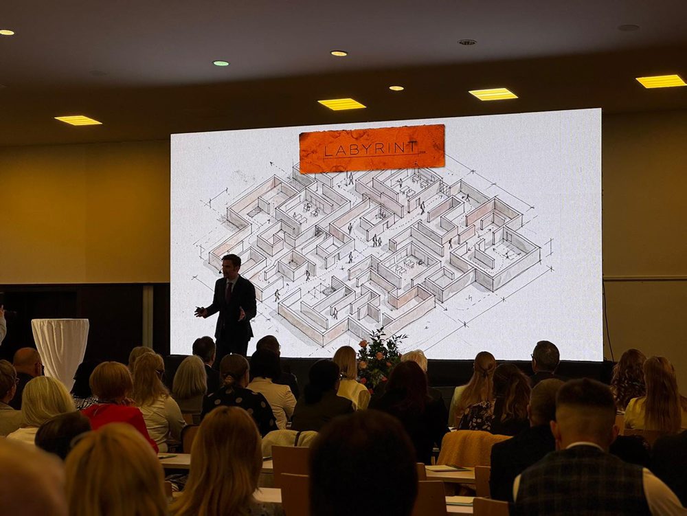 Viac ako 50 riaditeľov škôl získalo manažérske vzdelanie typu MBA