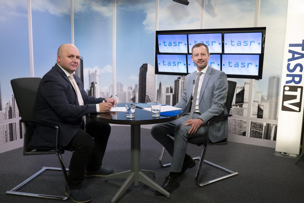 E. Heger: Zhoršenie ratingu SR ma neteší a nepáči sa mi, keď ho vláda zľahčuje