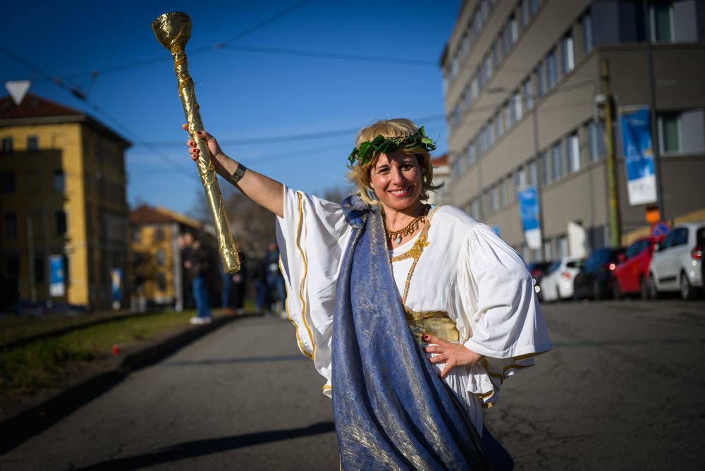 Olympijská dedina v Miláne žila vo štvrtok pochodňou