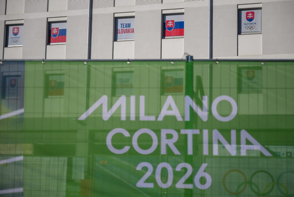 Olympijská dedina v Miláne žila vo štvrtok pochodňou