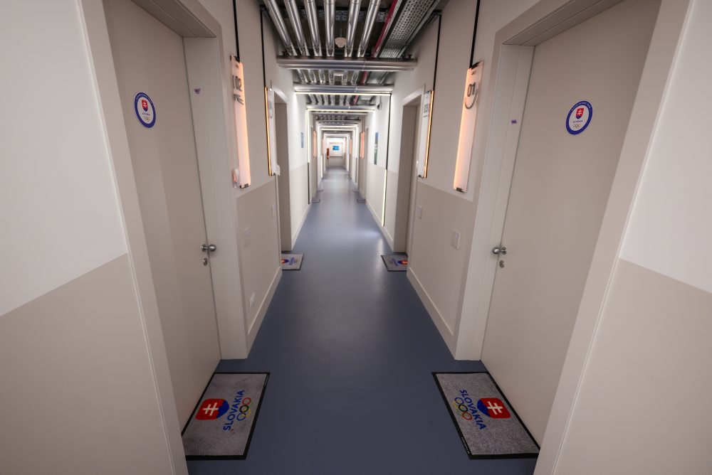 Olympijská dedina v Miláne žila vo štvrtok pochodňou