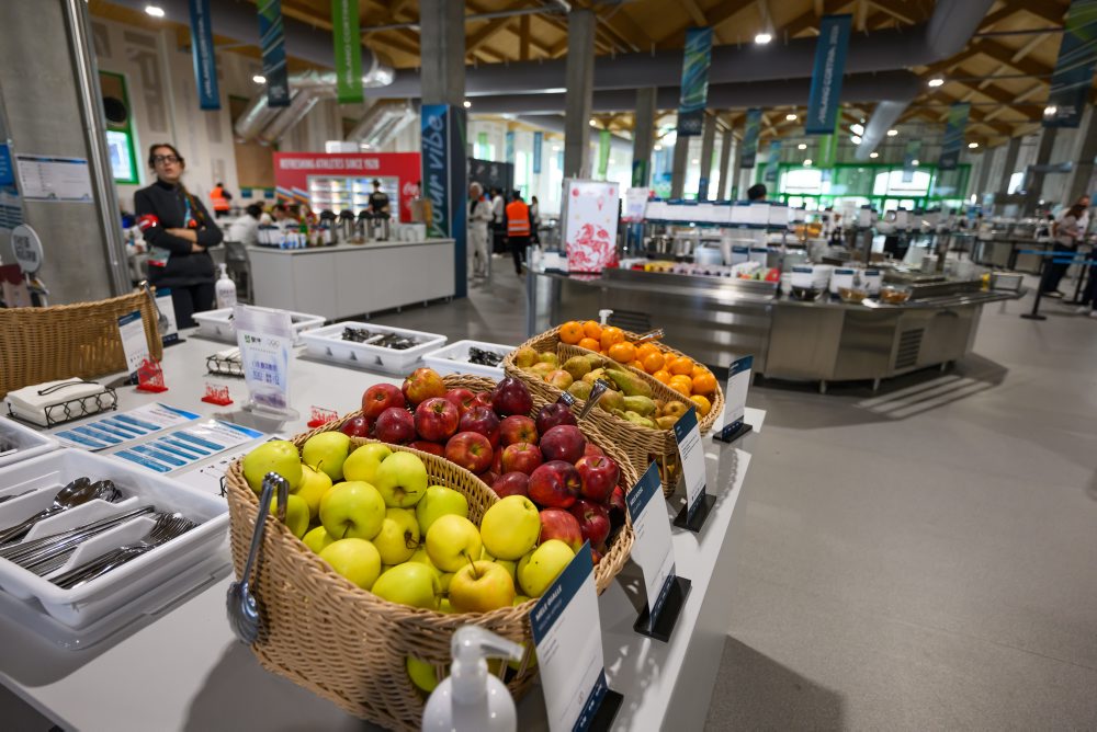 Olympijská dedina v Miláne žila vo štvrtok pochodňou
