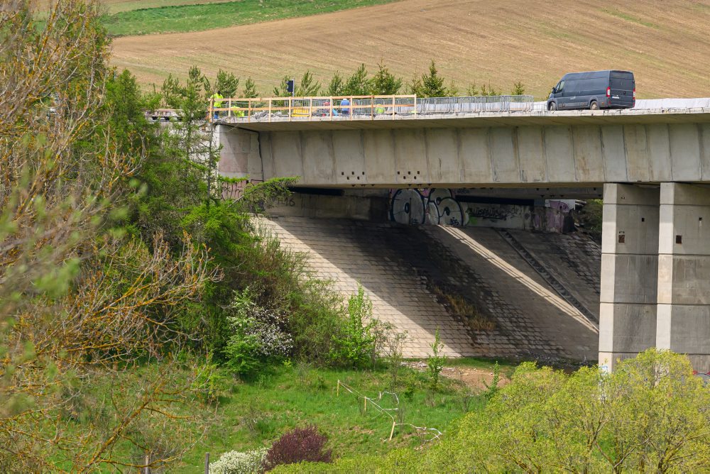 Stavebné práce na diaľničnom moste D1 Hybica pri obci Hybe