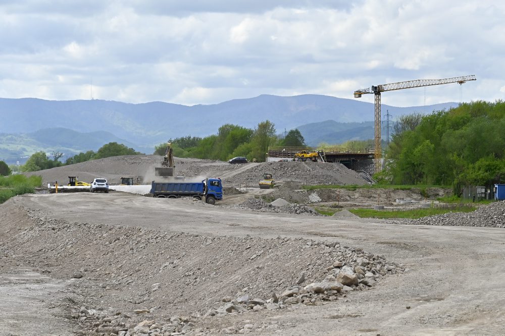 Prvá etapa výstavby cesty R1 Banská Bystrica - Slovenská Ľupča z dronu