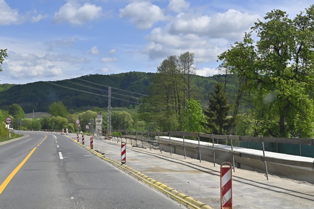 Prvá etapa výstavby cesty R1 Banská Bystrica - Slovenská Ľupča 