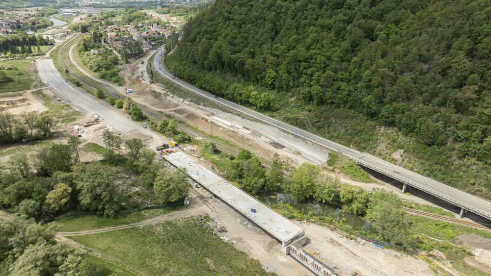 Prvá etapa výstavby cesty R1 Banská Bystrica - Slovenská Ľupča z dronu