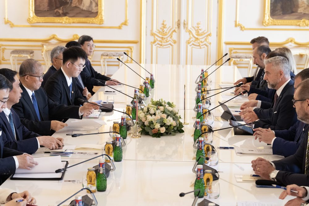 Tibor Gašpar rokoval na Bratislavskom hrade podpredsedu Národného ľudového zhromaždenia Čínskej ľudovej republiky Li Hongzhonga 
