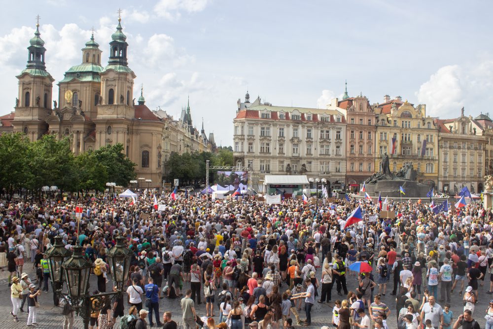 V Prahe ľudia opäť protestujú za verejnoprávne médiá, pôjdu až k úradu vlády