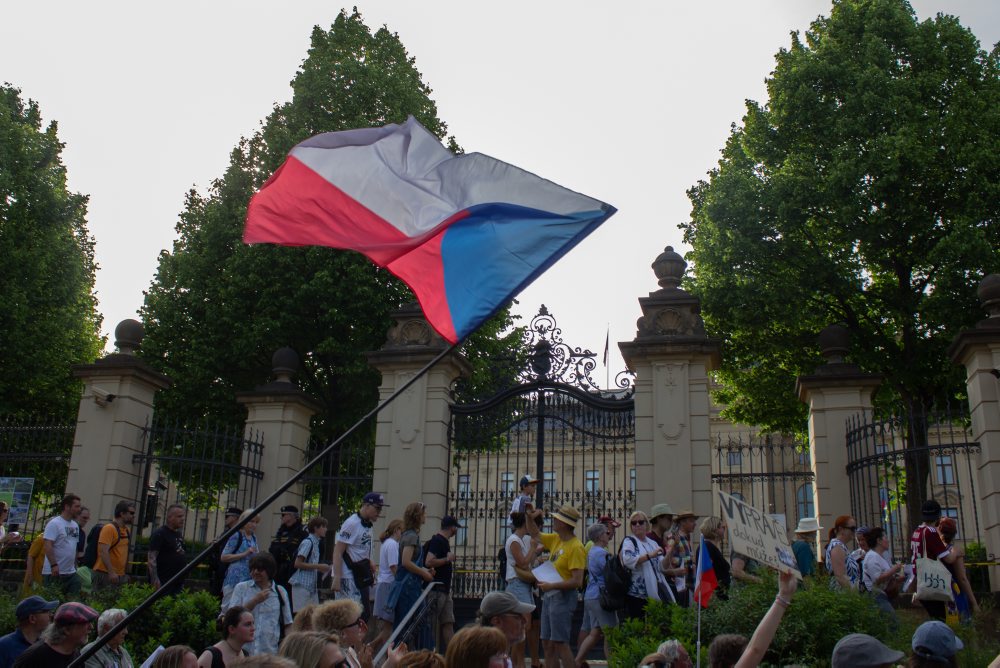 V Prahe ľudia opäť protestujú za verejnoprávne médiá, pôjdu až k úradu vlády