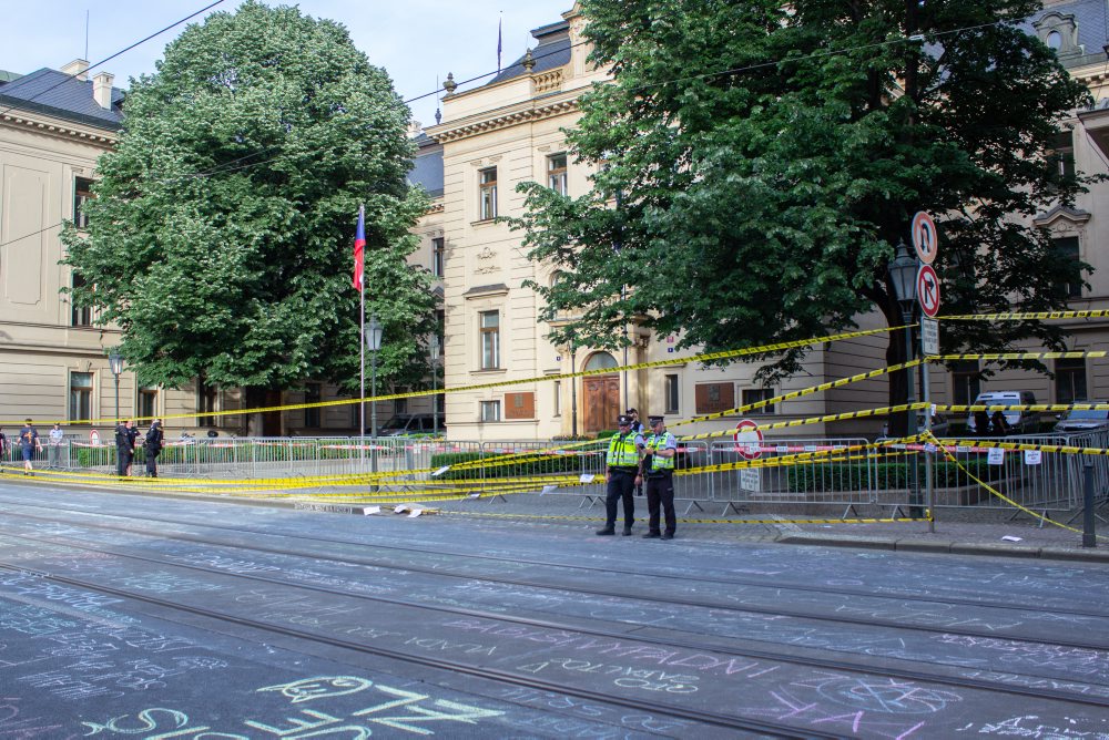 V Prahe ľudia opäť protestujú za verejnoprávne médiá, pôjdu až k úradu vlády