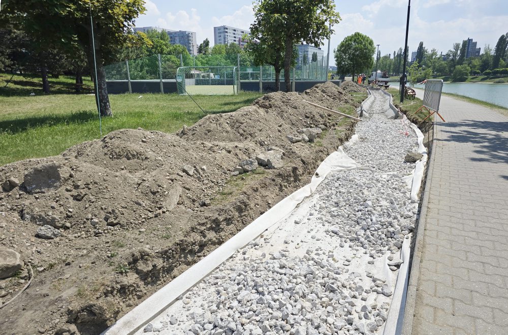 Výstavba nového bežeckého oválu pri jazere Kuchajda