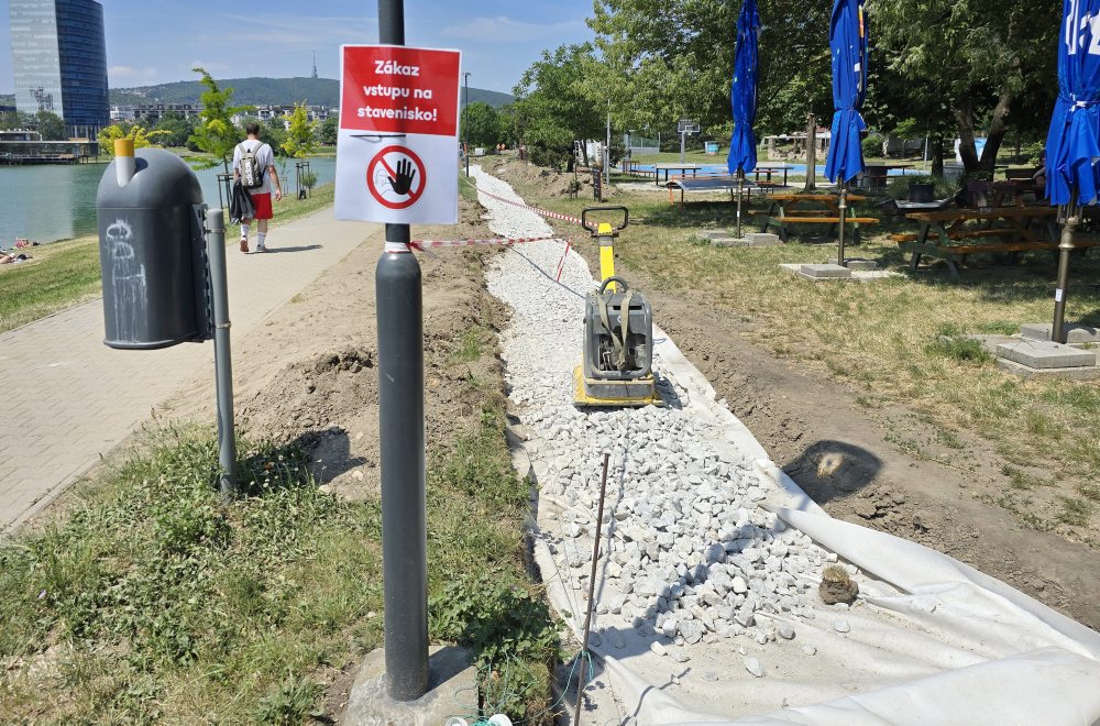 Výstavba nového bežeckého oválu pri jazere Kuchajda