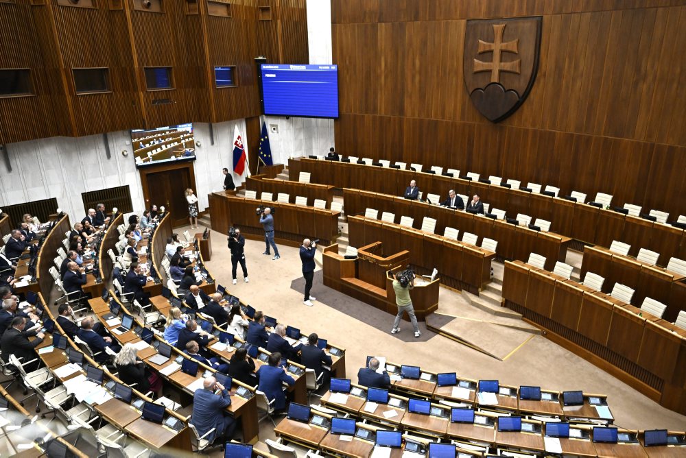NRSR: Poslanci neboli uznášaniaschopní pri pokuse začať odvolávanie ministra životného prostredia SR Tomáša Tarabu