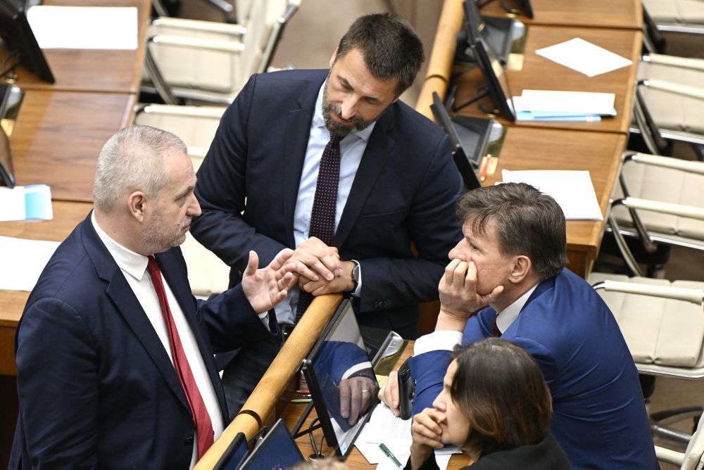 NRSR: Poslanci neboli uznášaniaschopní pri pokuse začať odvolávanie ministra životného prostredia SR Tomáša Tarabu