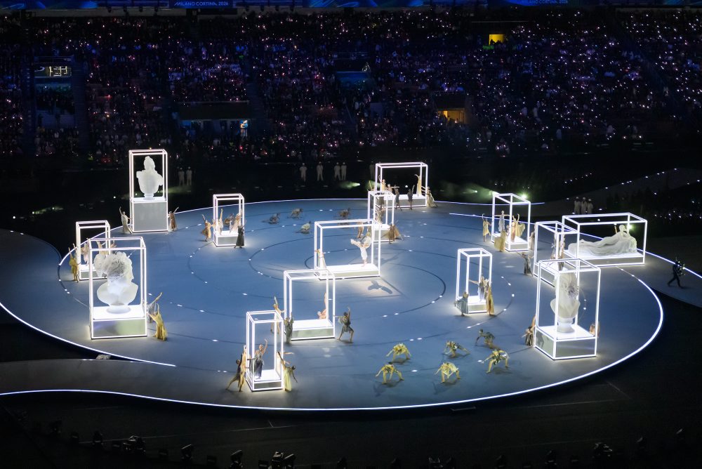 Atmosféra otváracieho ceremoniálu XXV. zimných olympijských hier Miláno-Cortina 2026 na štadióne San Siro v Miláne 