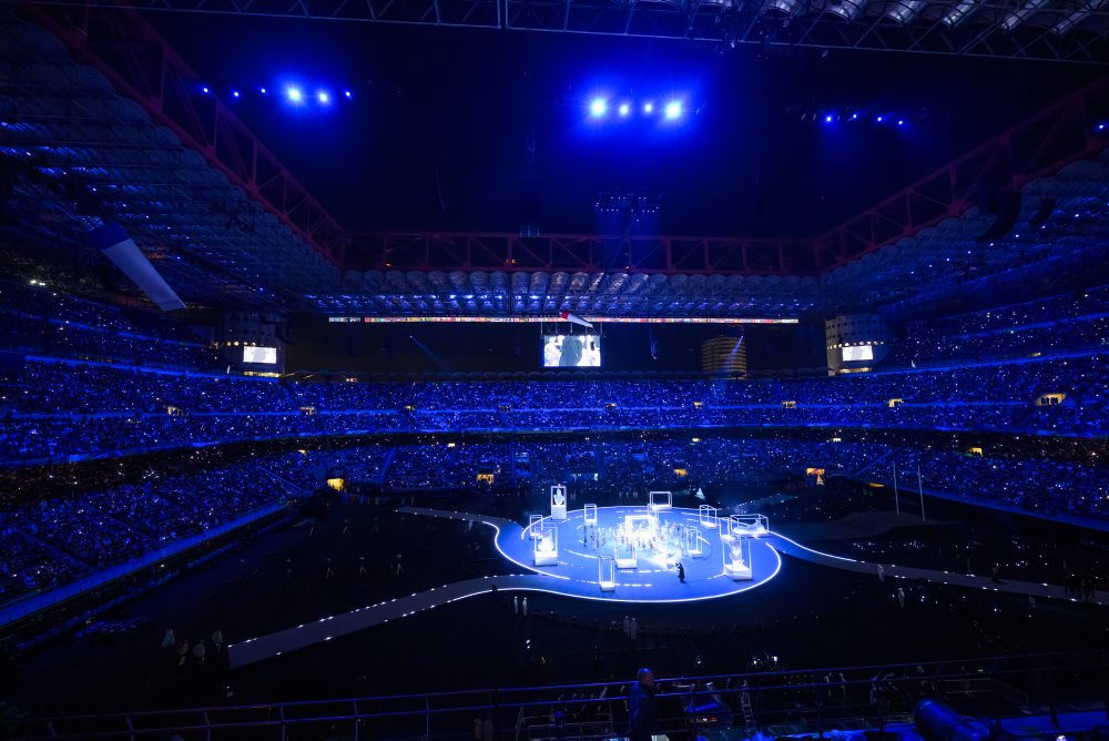 Atmosféra otváracieho ceremoniálu XXV. zimných olympijských hier Miláno-Cortina 2026 na štadióne San Siro v Miláne 