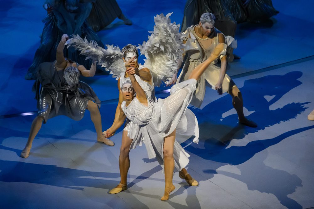 Atmosféra otváracieho ceremoniálu XXV. zimných olympijských hier Miláno-Cortina 2026 na štadióne San Siro v Miláne 