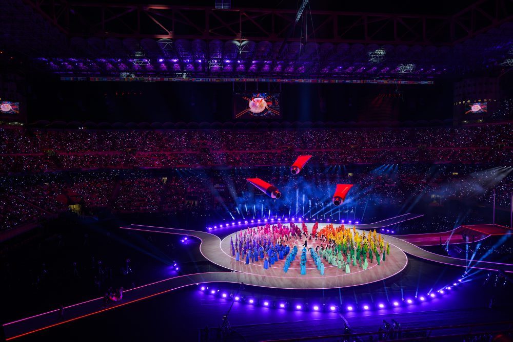 Atmosféra otváracieho ceremoniálu XXV. zimných olympijských hier Miláno-Cortina 2026 na štadióne San Siro v Miláne 