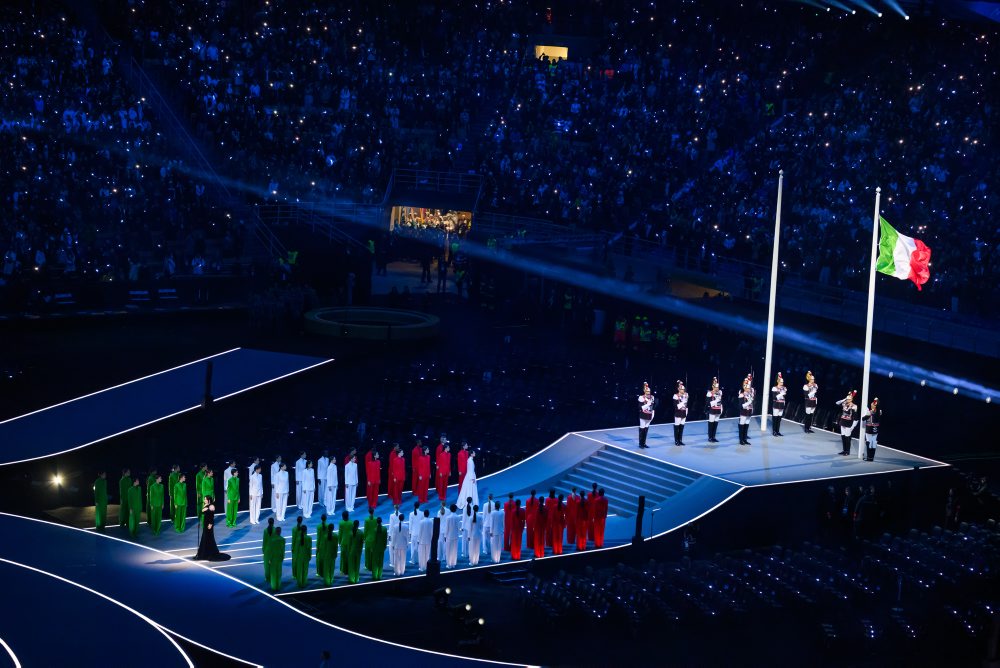 Atmosféra otváracieho ceremoniálu XXV. zimných olympijských hier Miláno-Cortina 2026 na štadióne San Siro v Miláne 