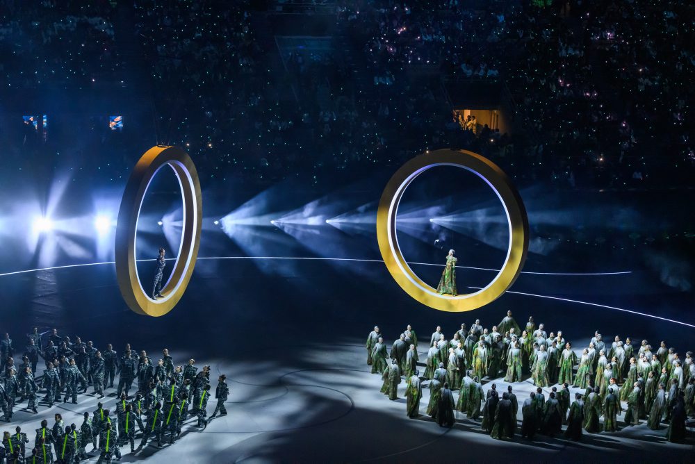 Atmosféra otváracieho ceremoniálu XXV. zimných olympijských hier Miláno-Cortina 2026 na štadióne San Siro v Miláne 