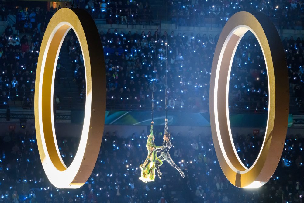 Atmosféra otváracieho ceremoniálu XXV. zimných olympijských hier Miláno-Cortina 2026 na štadióne San Siro v Miláne 