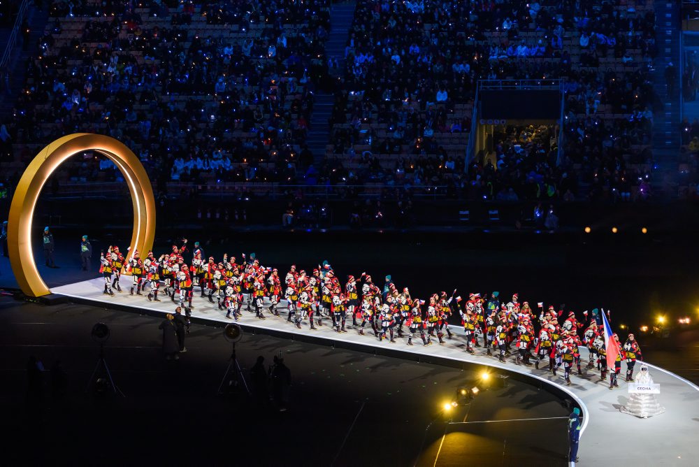 Atmosféra otváracieho ceremoniálu XXV. zimných olympijských hier Miláno-Cortina 2026 na štadióne San Siro v Miláne 