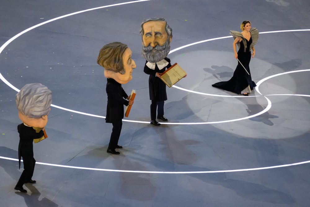 Atmosféra otváracieho ceremoniálu XXV. zimných olympijských hier Miláno-Cortina 2026 na štadióne San Siro v Miláne 