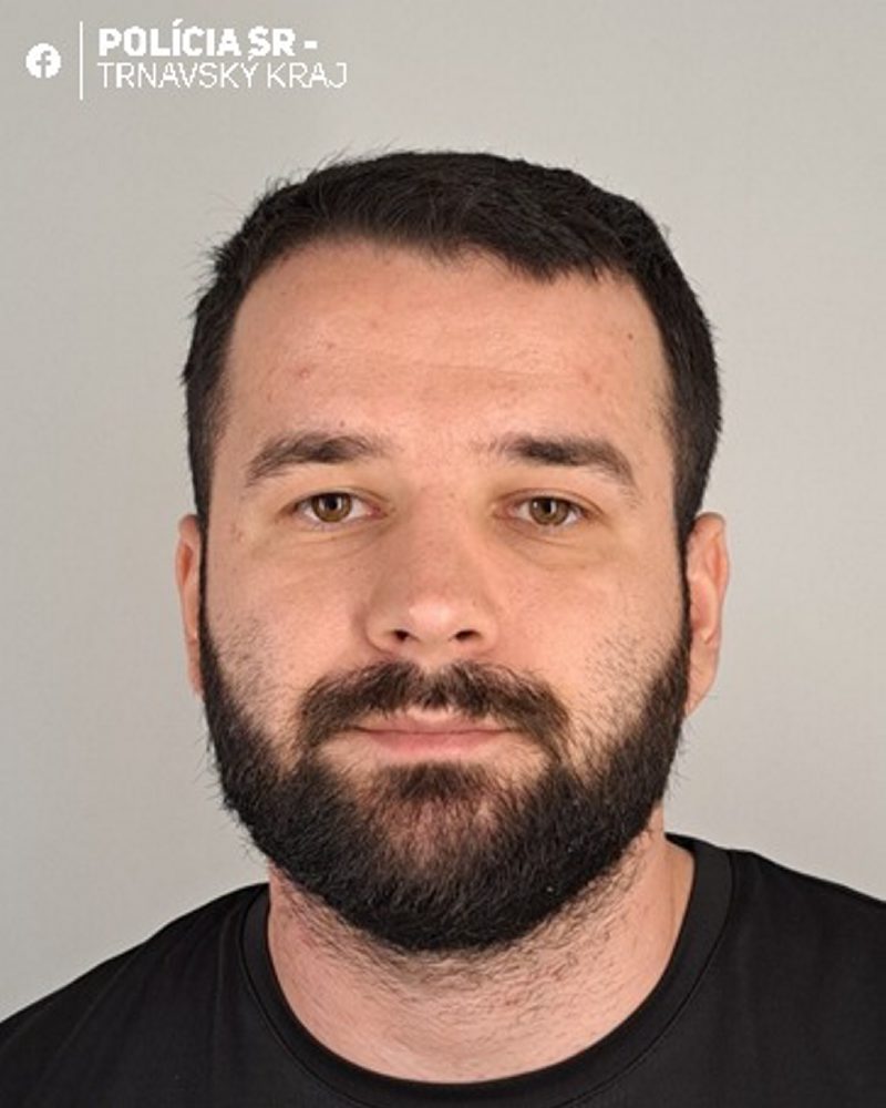 Senickí policajti pátrajú po podozrivom mužovi z krádeže