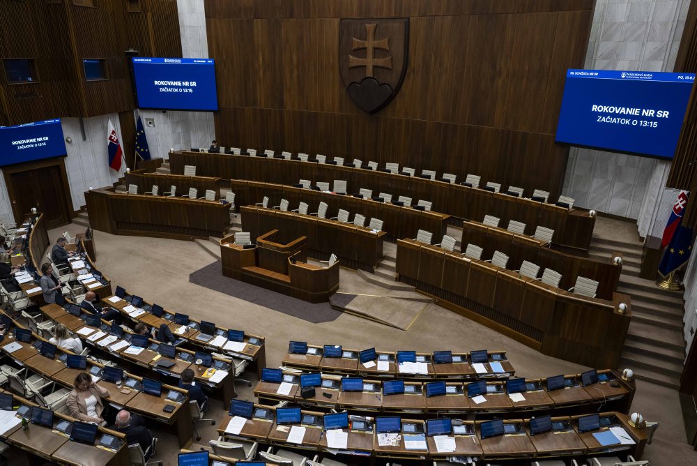 NRSR: Odvolávanie ministrov Kamenického a Migaľa sa nekonalo, schôdzu v pondelok neotvorili