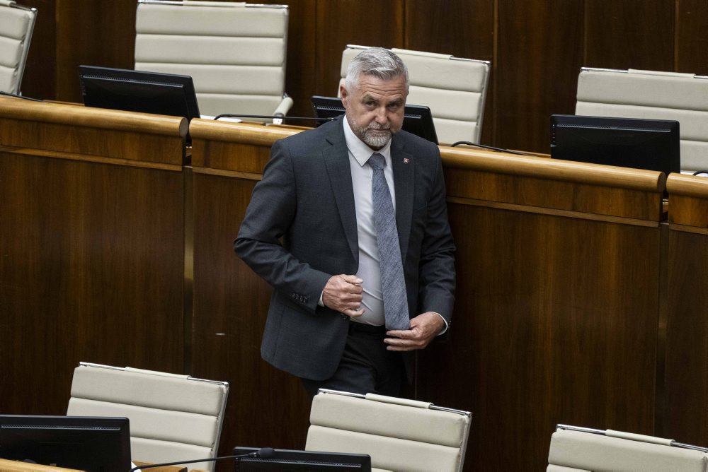 NRSR: Odvolávanie ministrov Kamenického a Migaľa sa nekonalo, schôdzu v pondelok neotvorili