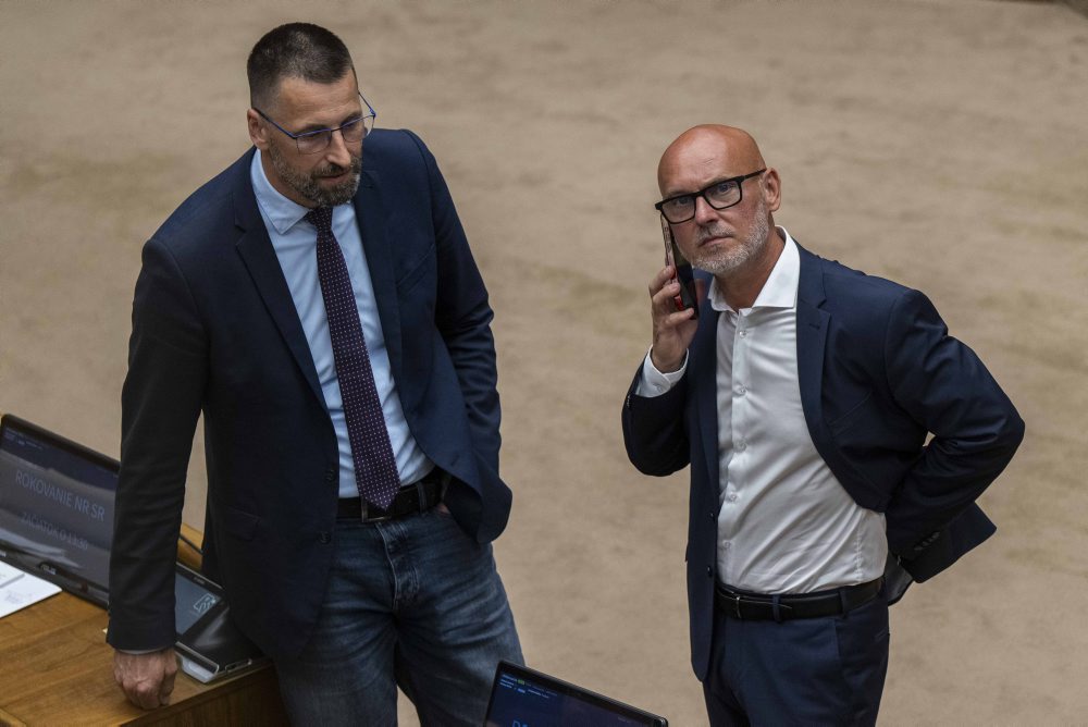 NRSR: Odvolávanie ministrov Kamenického a Migaľa sa nekonalo, schôdzu v pondelok neotvorili