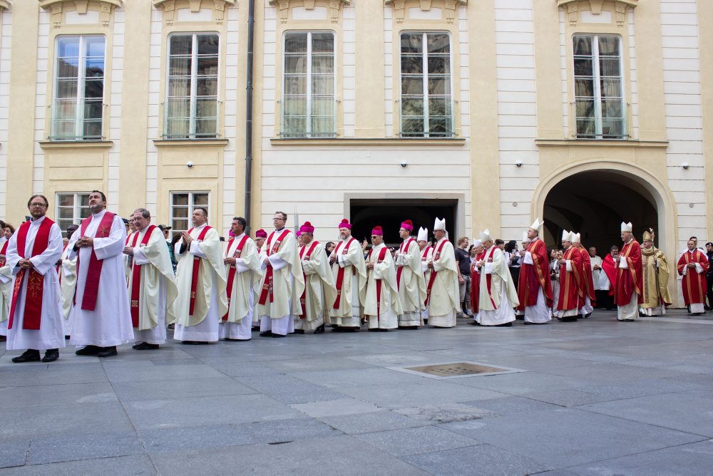 Pražská katedrála má nový organ, levitujúci vzhľad píšťal navrhol Slovák P. Olah