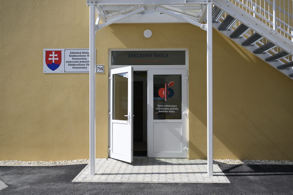 Otvorenie novovybudovaných priestorov ZŠ v obci Hranovnica, ktoré odstraňujú dvojzmennú prevádzku 