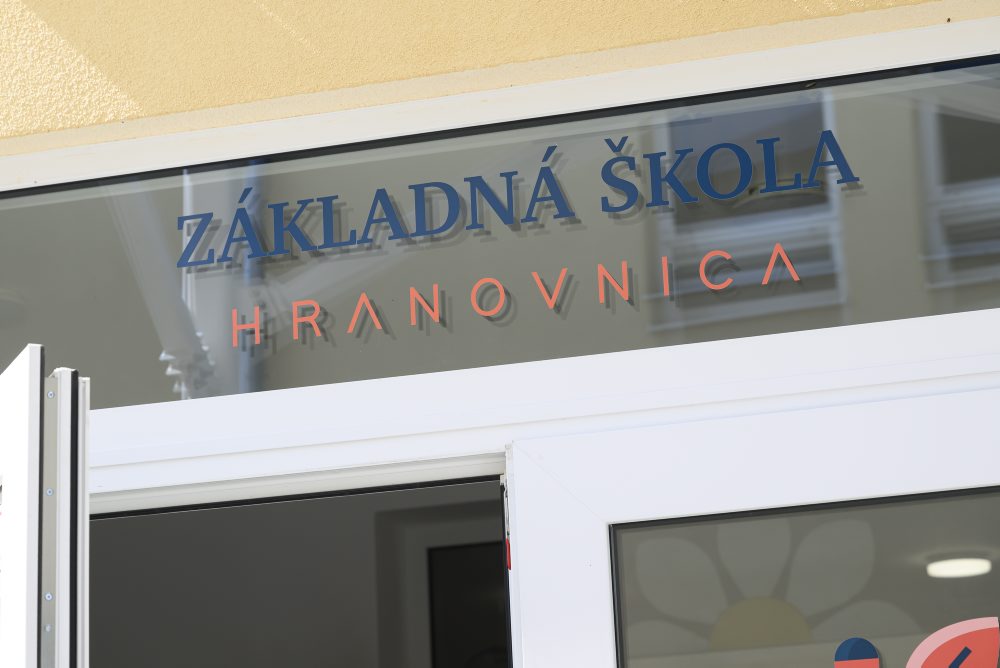 Otvorenie novovybudovaných priestorov ZŠ v obci Hranovnica, ktoré odstraňujú dvojzmennú prevádzku 