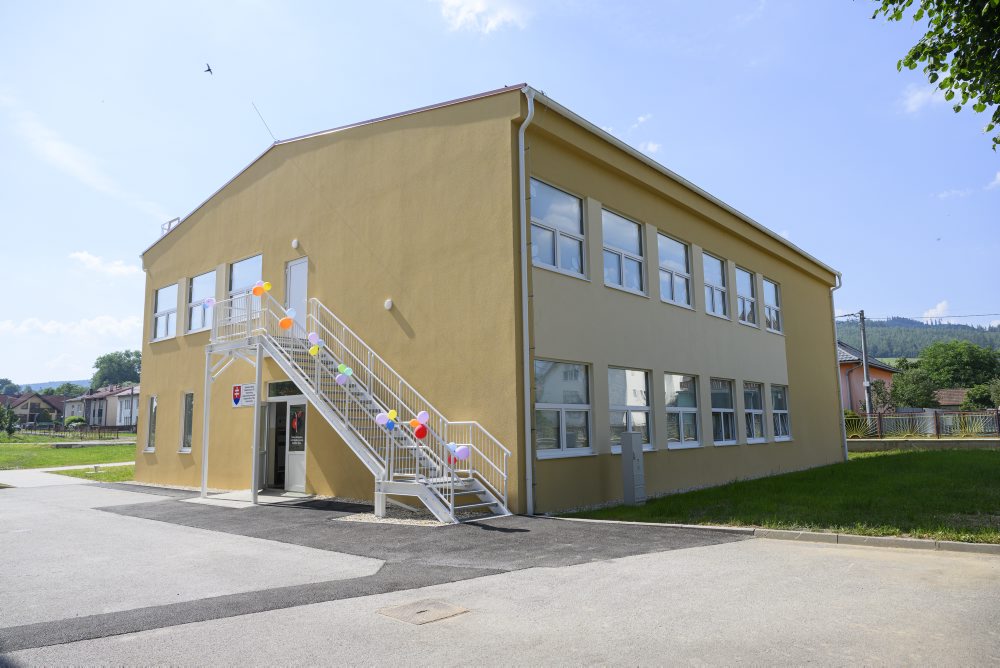Otvorenie novovybudovaných priestorov ZŠ v obci Hranovnica, ktoré odstraňujú dvojzmennú prevádzku 