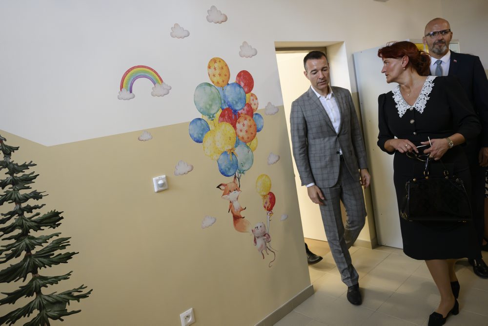 Otvorenie novovybudovaných priestorov ZŠ v obci Hranovnica, ktoré odstraňujú dvojzmennú prevádzku 