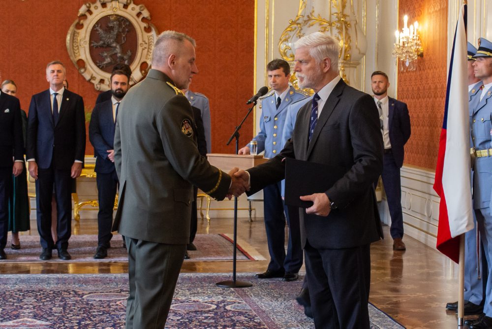 Šéfom českej armády sa stal generál, ktorého vo funkcii nechcel minister obrany