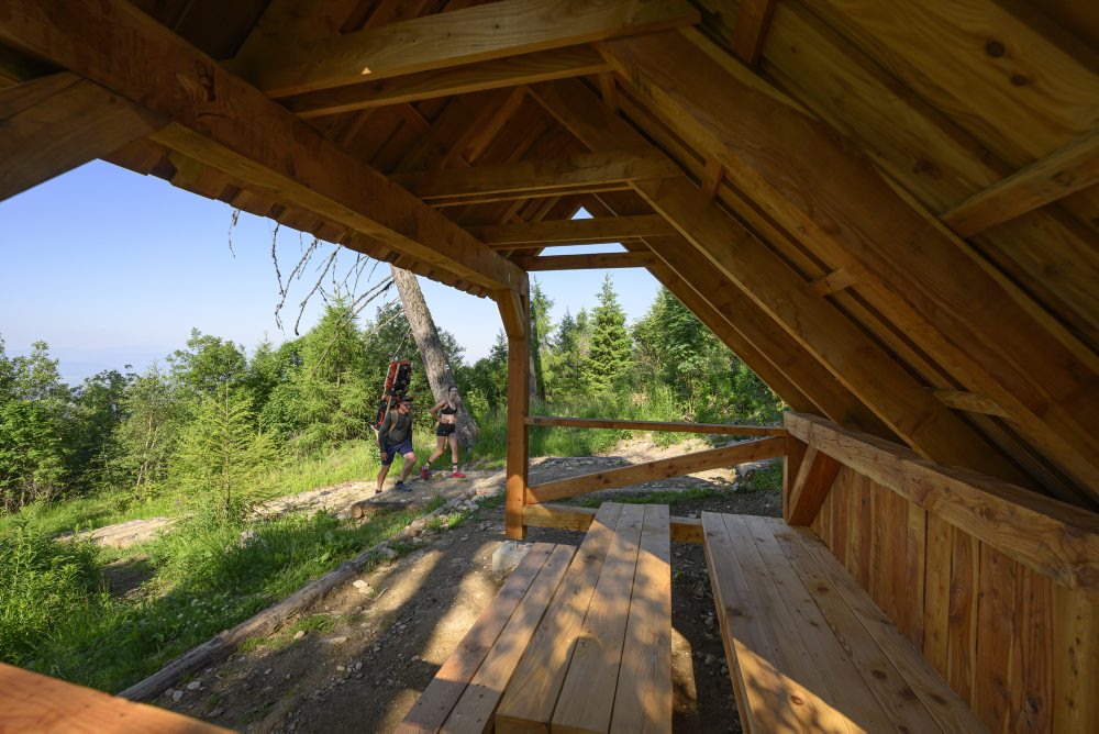 Dobrovoľníci26: Stovky ľudí pomáhajú obnovovať turistickú infraštruktúru