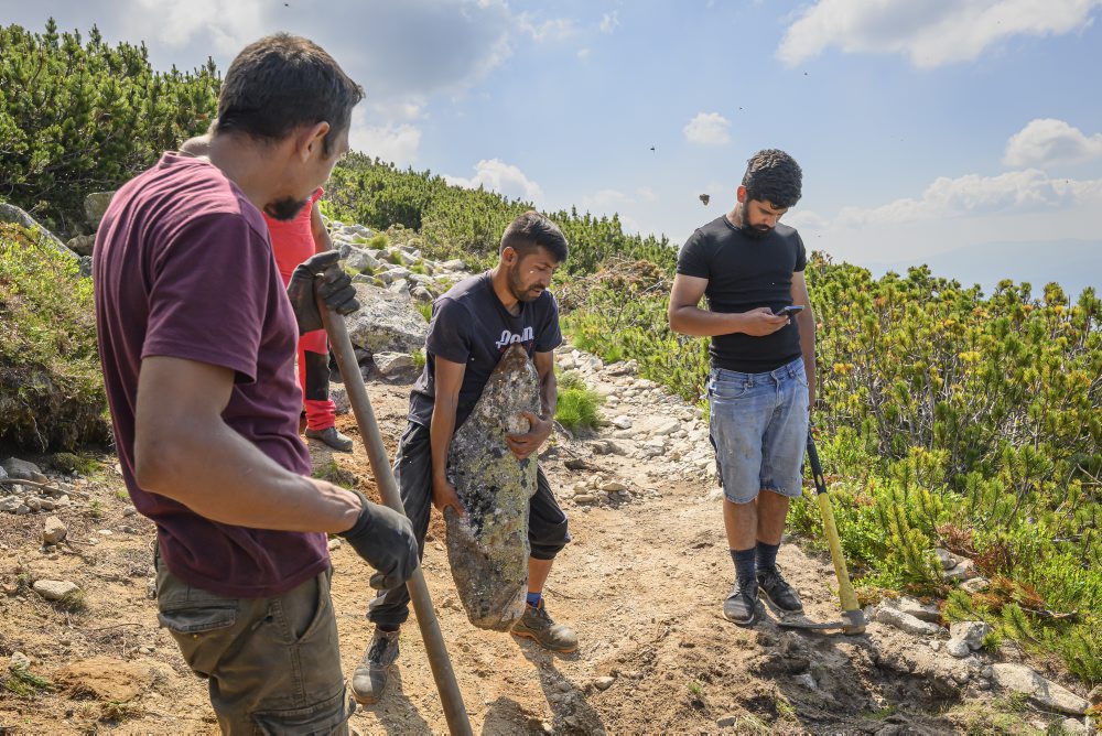 Dobrovoľníci26: Stovky ľudí pomáhajú obnovovať turistickú infraštruktúru