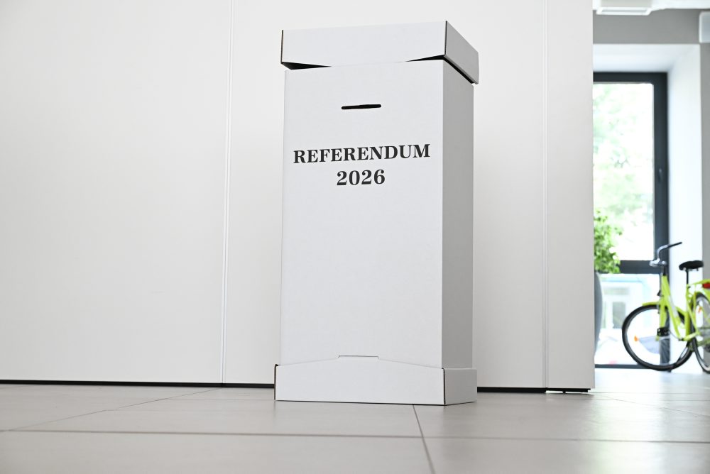 Referendum: Príprava volebnej miestnosti na mestskom úrade v Starej Turej
