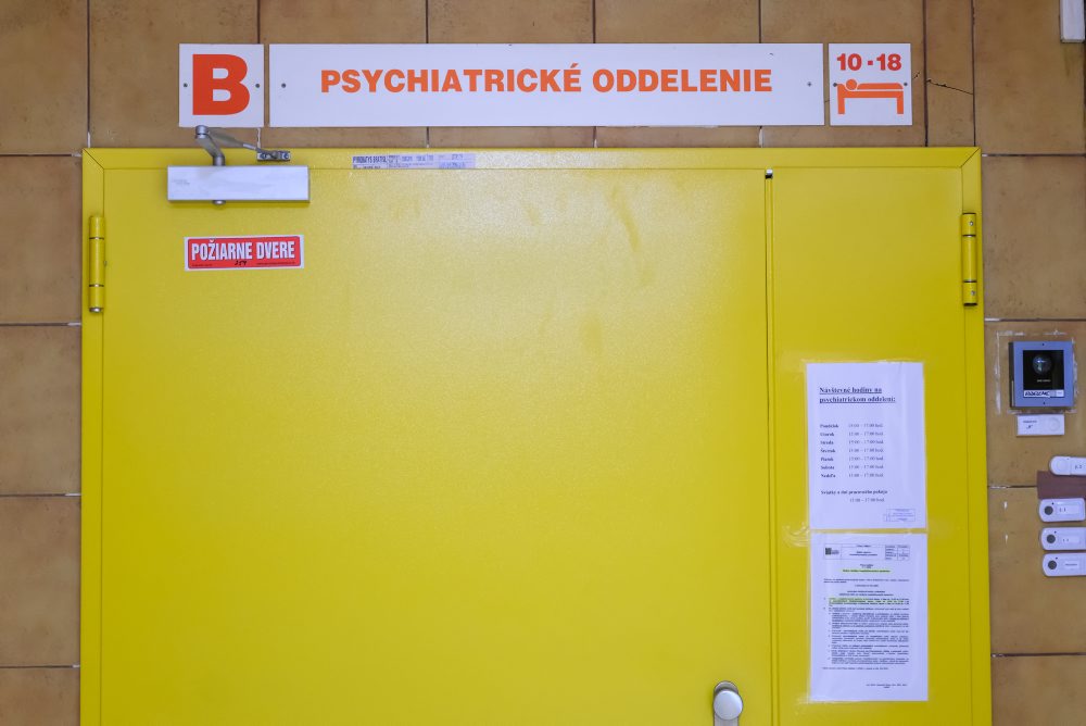 Otvorenie zrekonštruovaného Psychiatrického oddelenia v Nemocnici sv. Cyrila a Metoda za účasti ministra zdravotníctva SR Kamila Šaška a riaditeľa Univerzitnej nemocnice Bratislava Alexandra Mayera