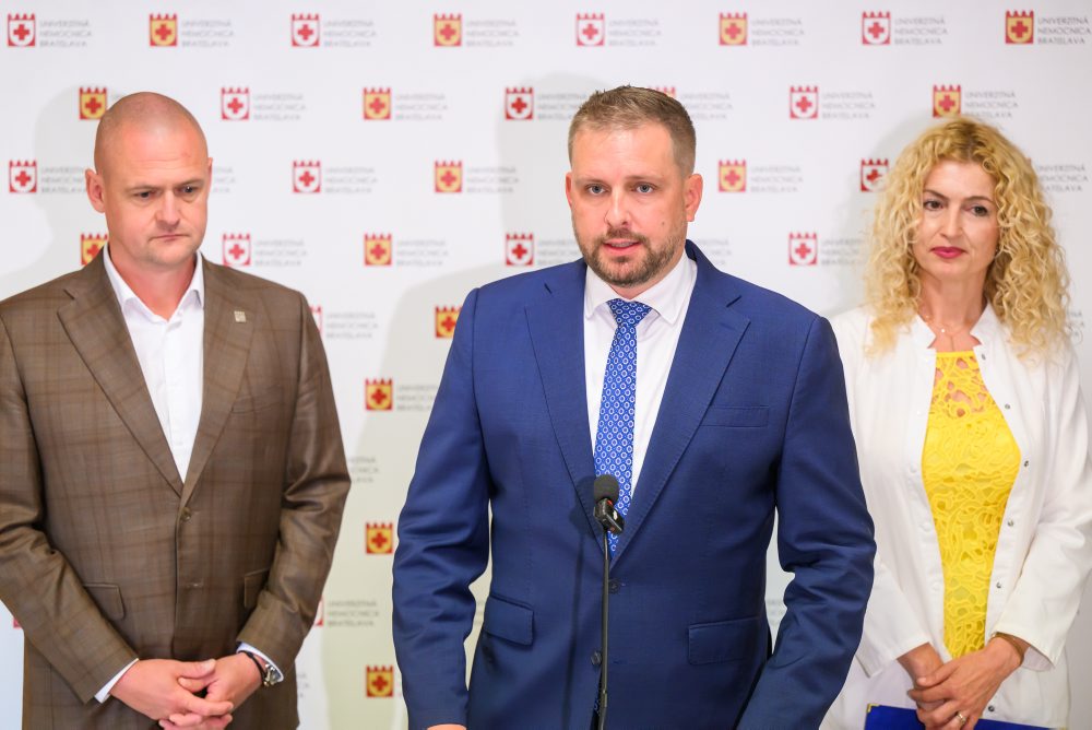Otvorenie zrekonštruovaného Psychiatrického oddelenia v Nemocnici sv. Cyrila a Metoda za účasti ministra zdravotníctva SR Kamila Šaška a riaditeľa Univerzitnej nemocnice Bratislava Alexandra Mayera