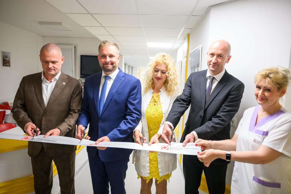 Otvorenie zrekonštruovaného Psychiatrického oddelenia v Nemocnici sv. Cyrila a Metoda za účasti ministra zdravotníctva SR Kamila Šaška a riaditeľa Univerzitnej nemocnice Bratislava Alexandra Mayera