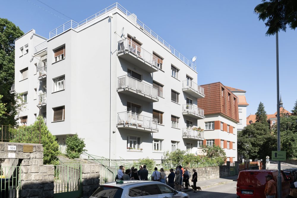 Inštalovanie Kameňov zmiznutých na ulici Fraňa Kráľa v Bratislave