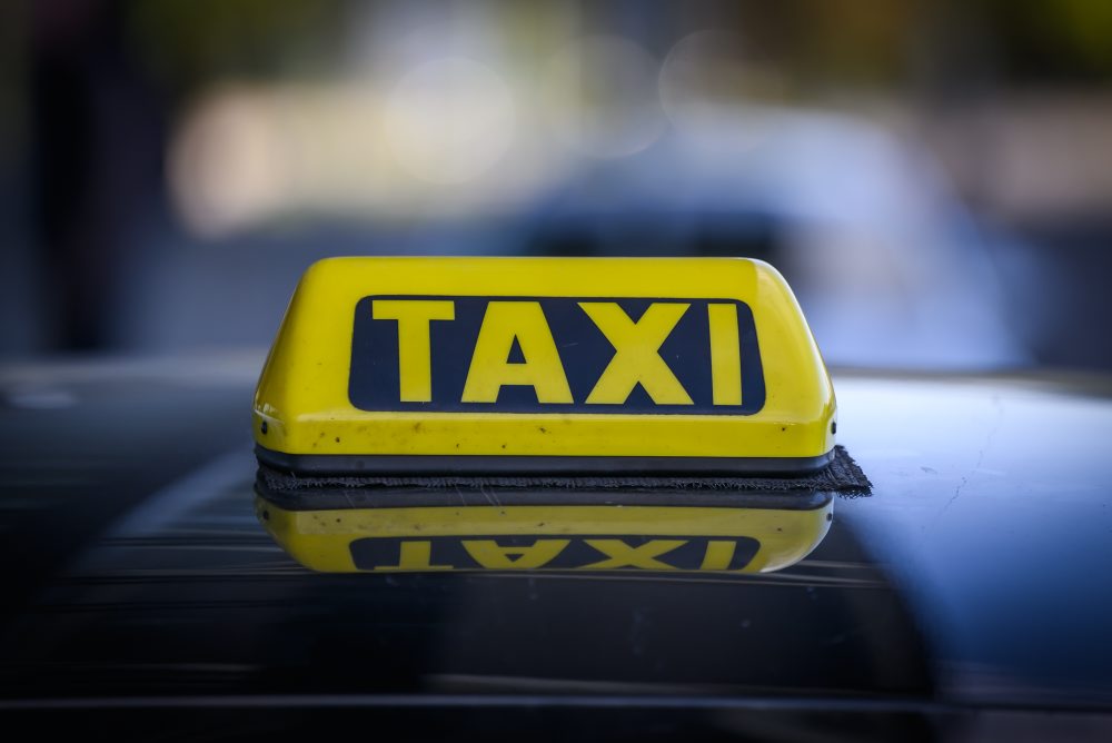 Tlačová konferencia ministra vnútra SR Matúša Šutaja Eštoka a zástupcov Policajného zboru k celoslovenským kontrolám taxislužieb: bezpečnosť cestujúcich na prvom mieste