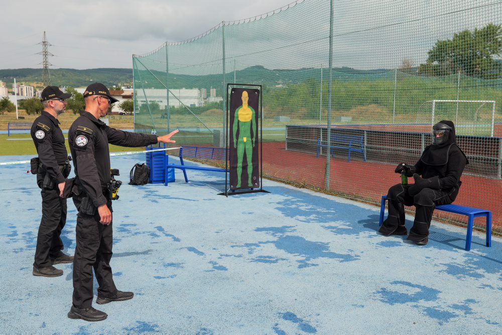 Predstavenie novej generácie elektrických paralyzátorov TASER 10