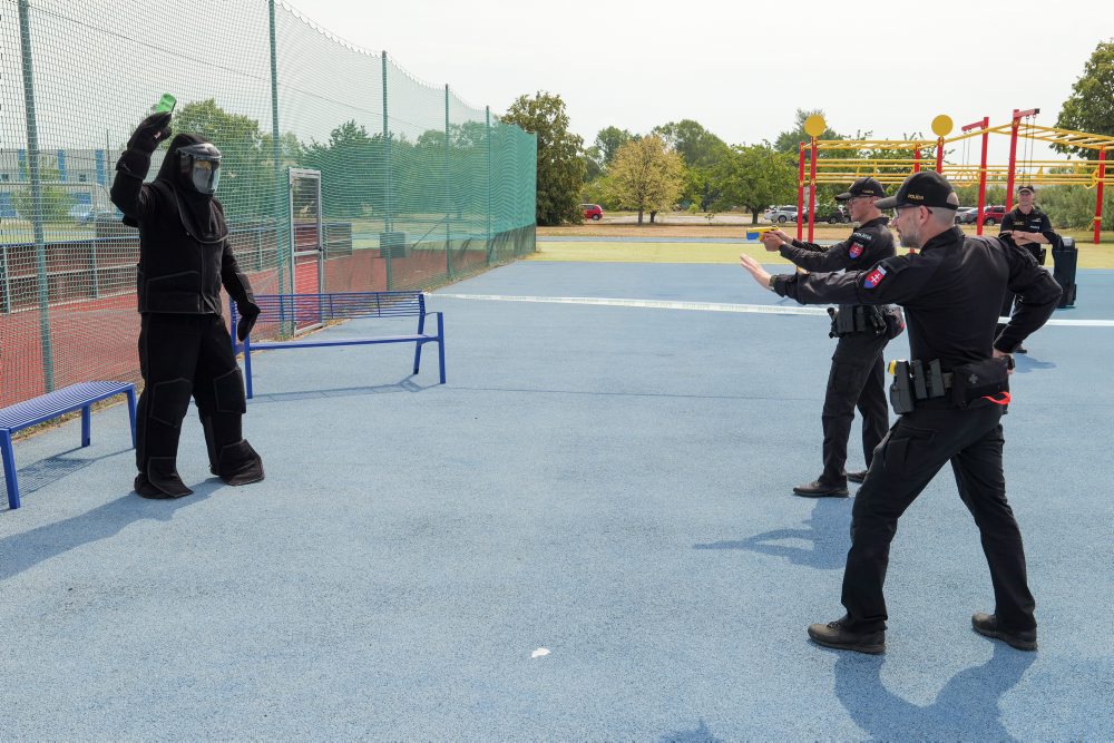 Predstavenie novej generácie elektrických paralyzátorov TASER 10